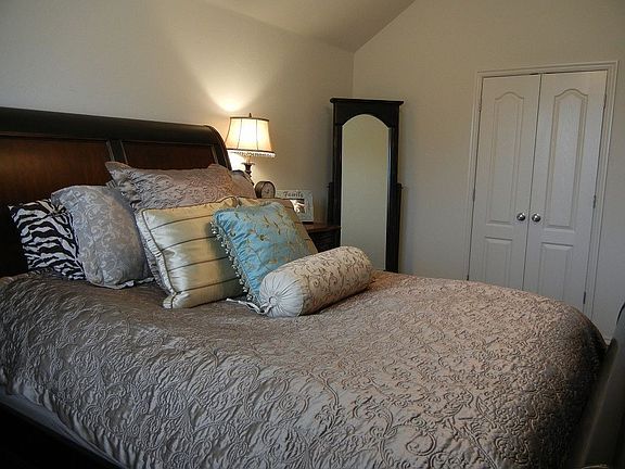 5th image of 15904 Stoneview Dr