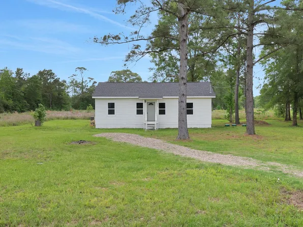 440 County Road 2048, Hull, TX 77564