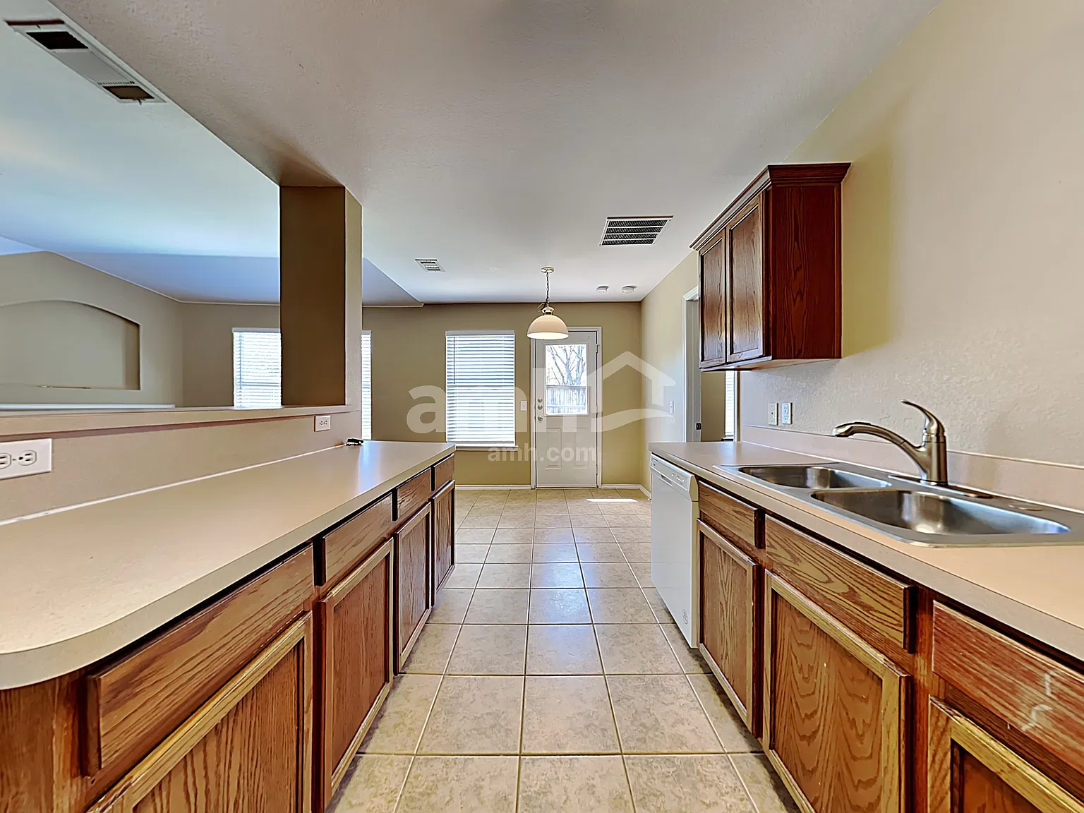 4 bed, 2.0 bath, 1530 sqft, $2,285 — Photo 4