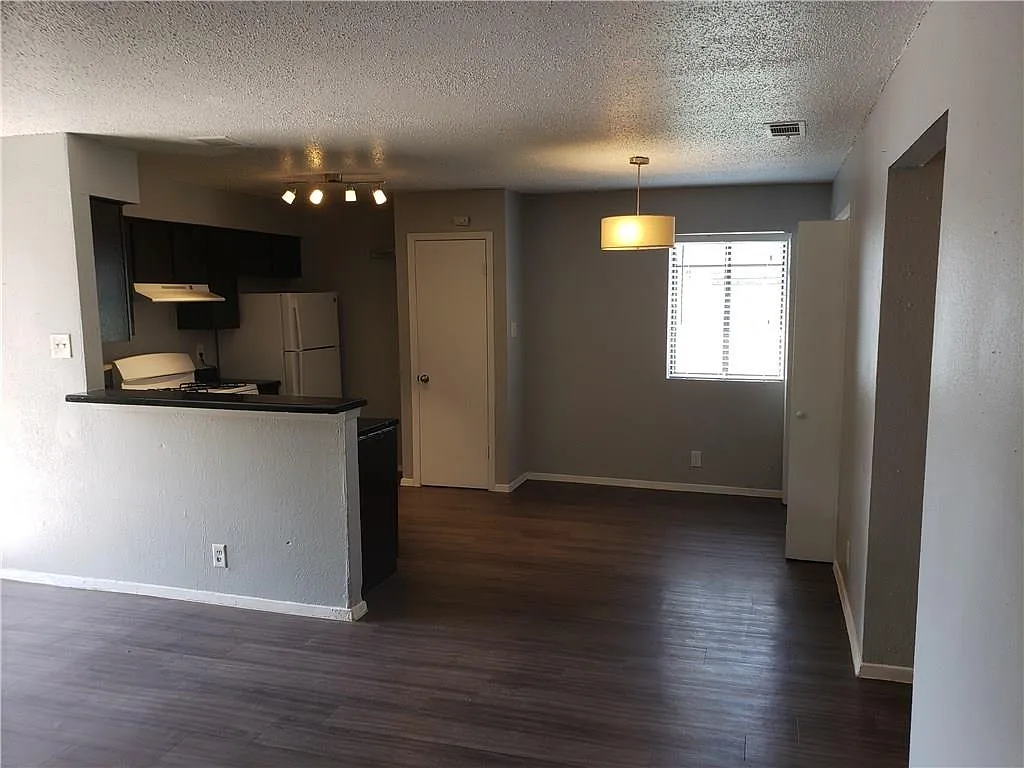 2 bed, 1.0 bath, 800 sqft, $850 — Photo 4
