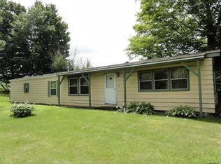 32 Newcombs Ln, Melrose, NY 12121