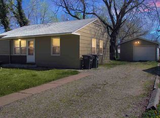 2036 Hayes Dr, Manhattan, KS 66502
