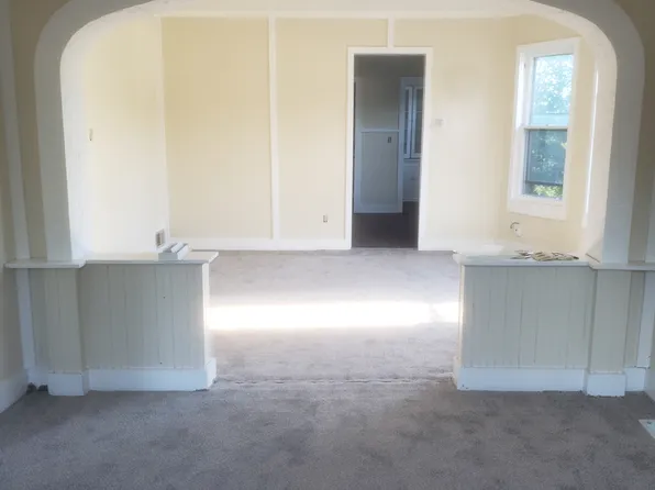 914A Division St, Manitowoc, WI 54220