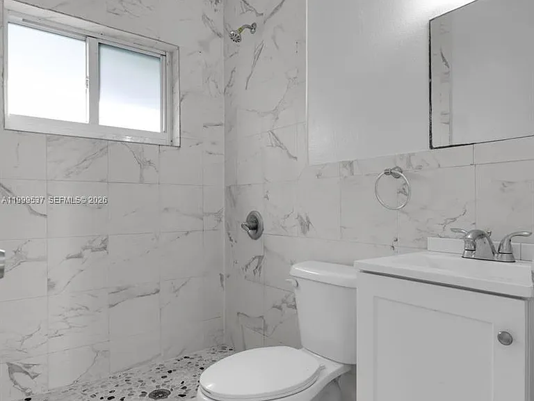 5549 NE Miami Ct #1 — Photo 11