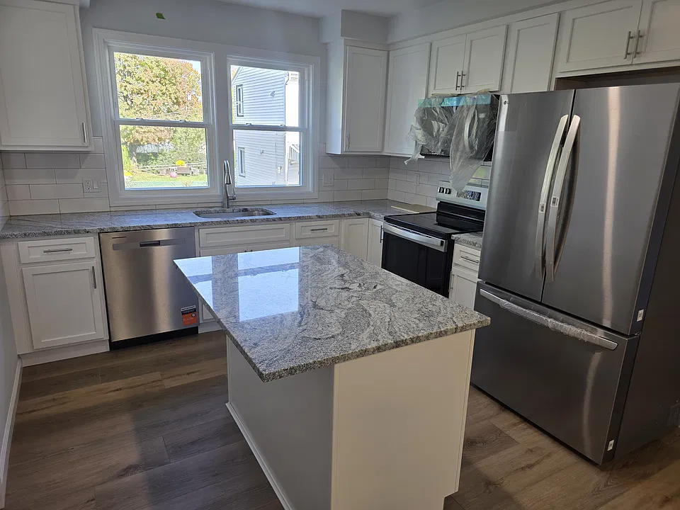138 Golden Hill St #3