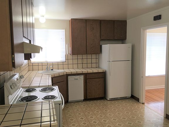 4th image of 2573 San Carlos Ave