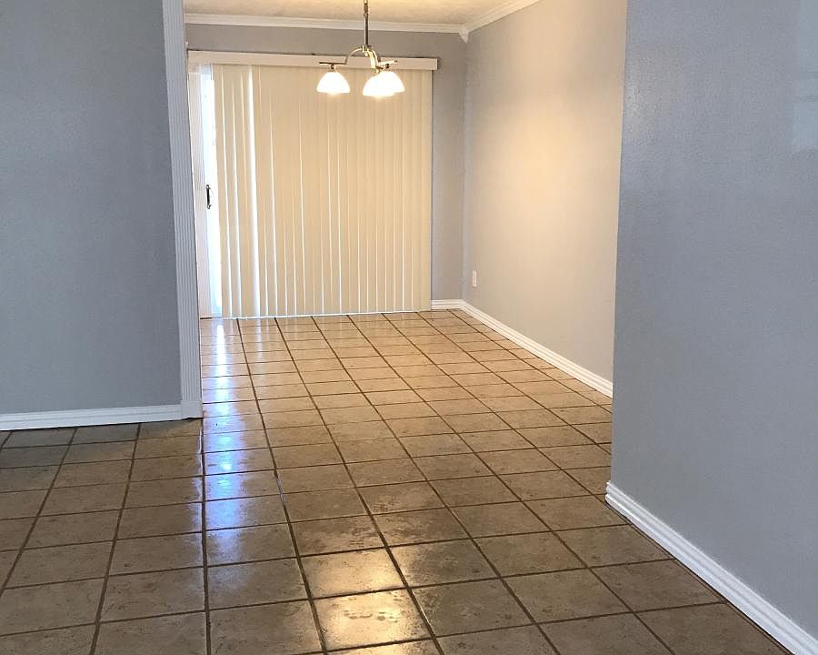 2nd image of 523 Regal St