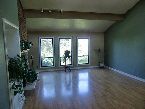 5th image of 1037 Skyline Dr