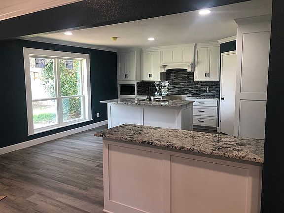 3rd image of 621 Crestwood Dr
