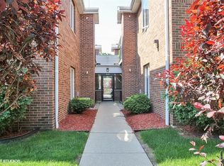 5801 W Eddy St, Chicago, IL 60634
