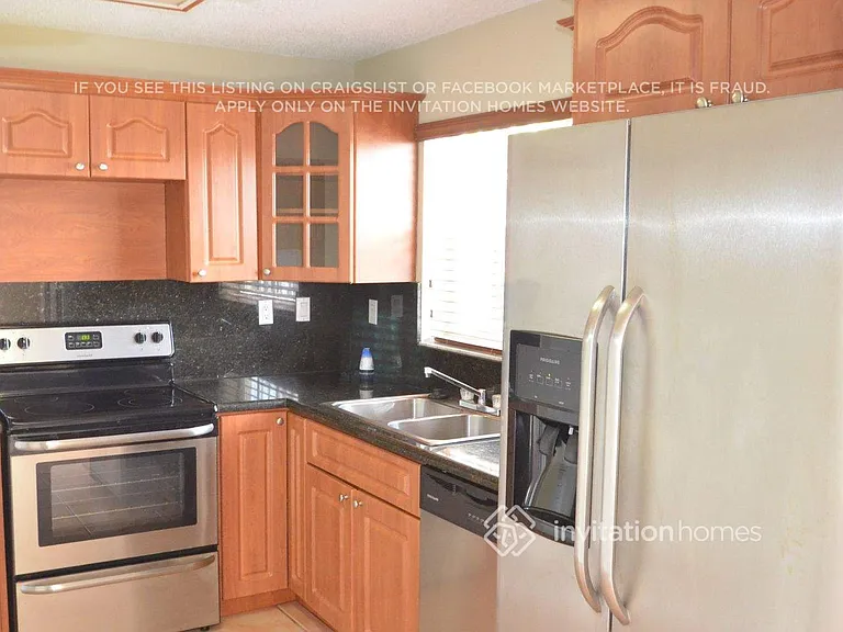 14002 SW 161st Ter — Photo 4