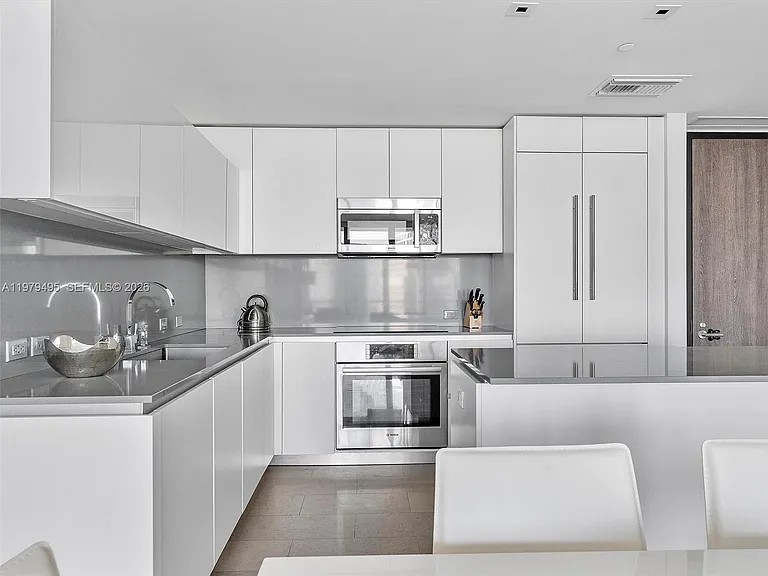 88 SW 7th St #2709 — Photo 15