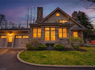 3083 Lakeshore Rd, Burlington, ON L7N 1A3