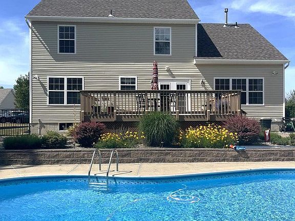 2nd image of 11 Lucille Ct