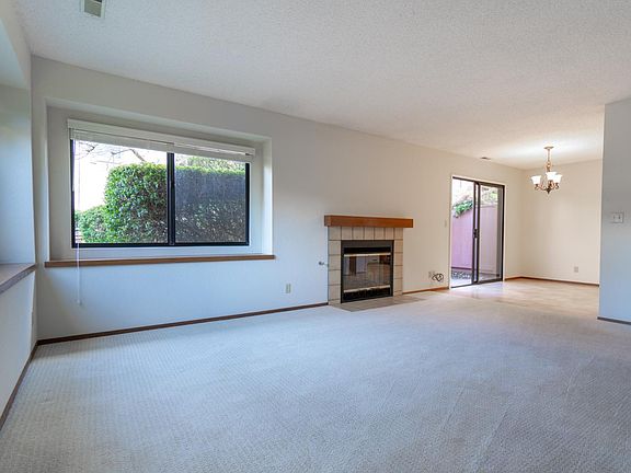 3rd image of 2507 Friesland Ct