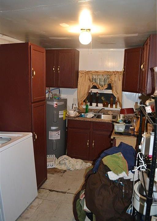 2nd image of 2735 Forest Manor Ave