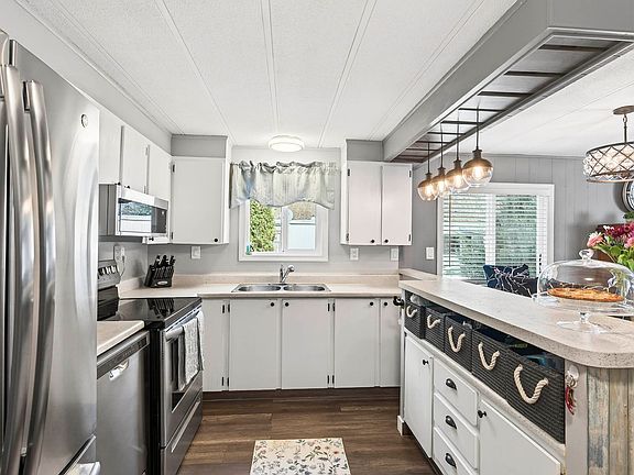 4th image of 2401 Ord Rd #38