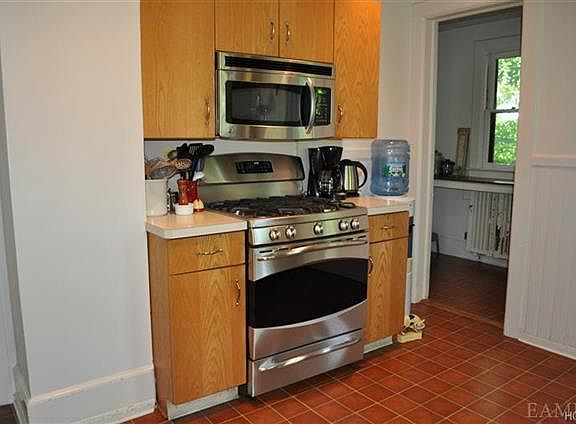 5th image of 70 Manchester Dr