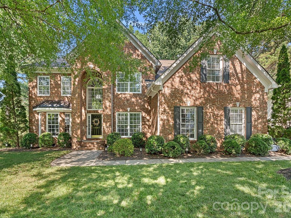 1st image of 710 Fairway Point Dr