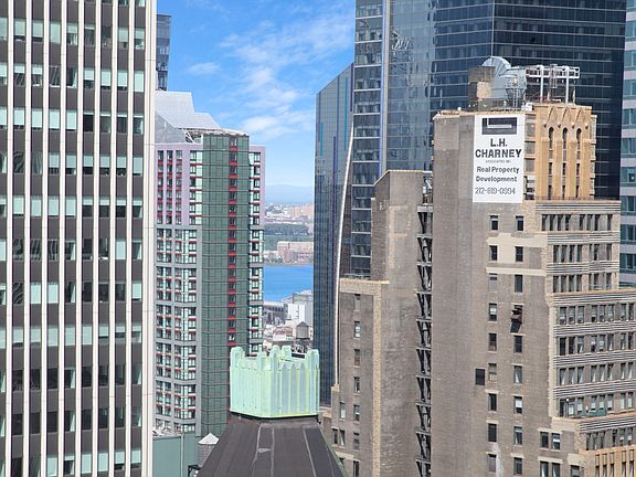 4th image of 100 W 39th St APT 43A