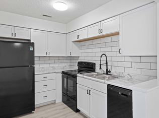 Recently updated apartments near to shopping, dining, and public transportation, Des Moines, IA 50310
