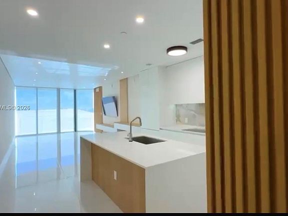 5th image of 700 NE 24th St #1505