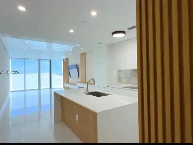 700 NE 24th St #1505 — Photo 5
