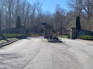 2345 Little Cove Dr, Hiawassee, GA 30546