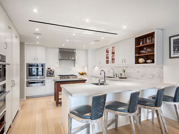 5th image of 210 W 77th St #12