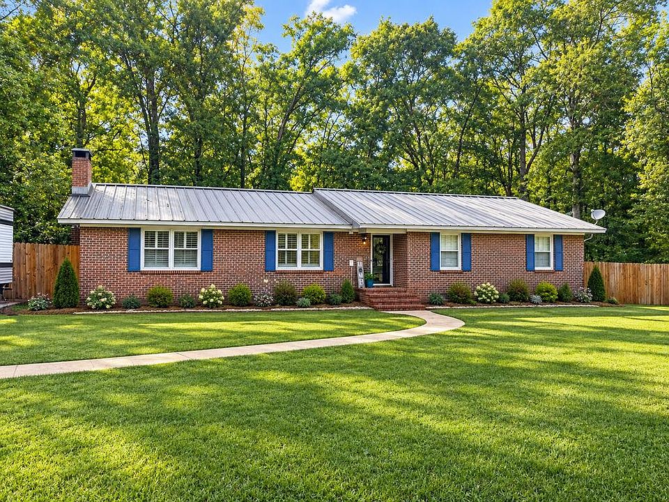 1st image of 107 Ridgewood Ln