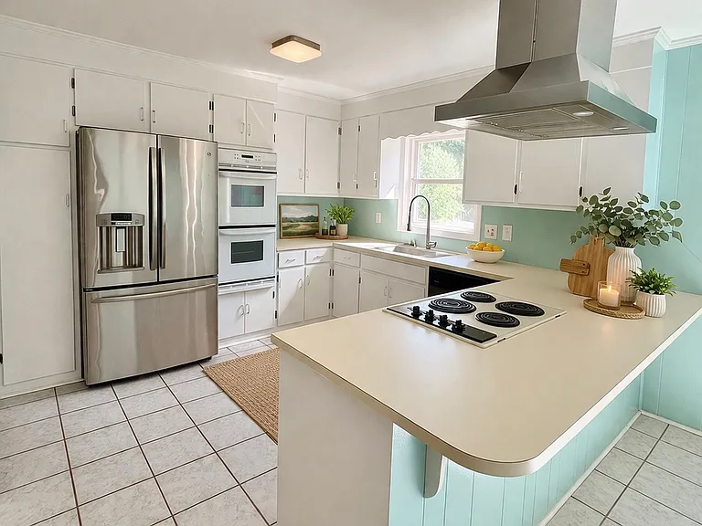 2678 Lake Shore Rd S — Photo 4