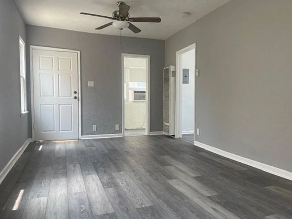 4th image of 6107-09 1/2 Alcott St #6109