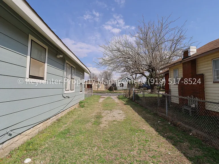 732 N Victor Ave — Photo 15