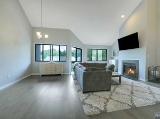 283 Redwood Ct, Ramsey, NJ 07446