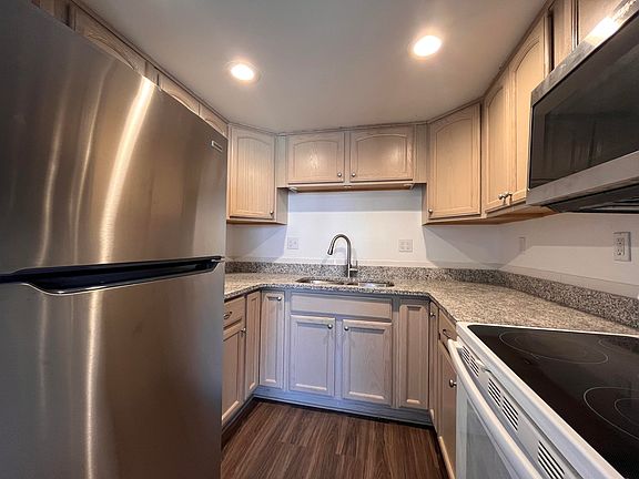 4th image of 61253 Heritage Blvd Unit 4