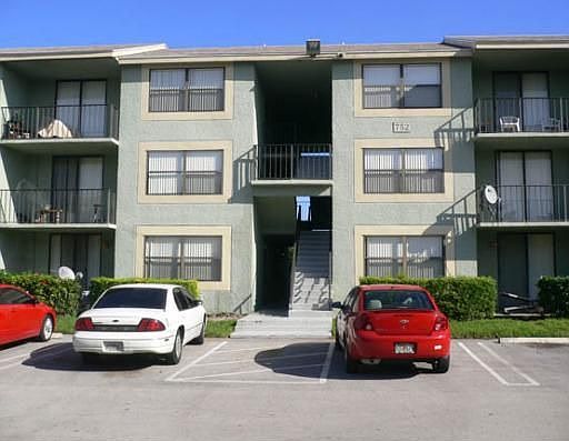 2nd image of 752 Executive Center Dr APT 39