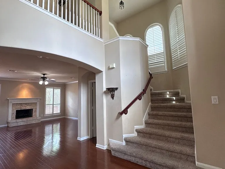 8707 Roswell Rdg — Photo 12