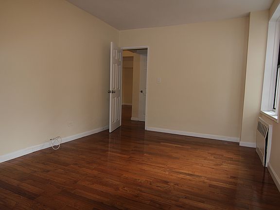 5th image of 3989 50th St #6G