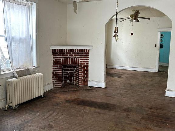 3rd image of 142 Arnold Rd