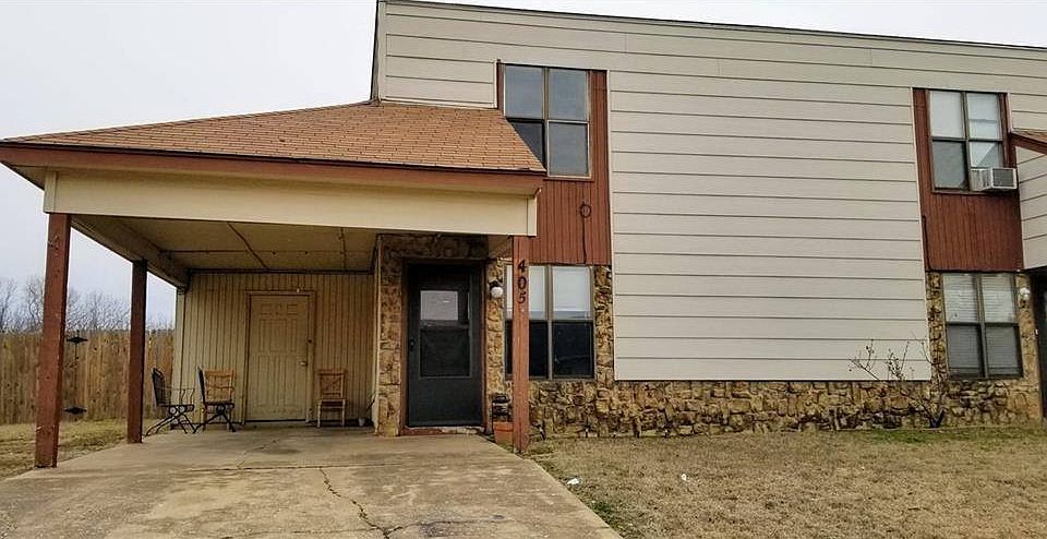 2nd image of 405 Woods Dr Unit 405/407