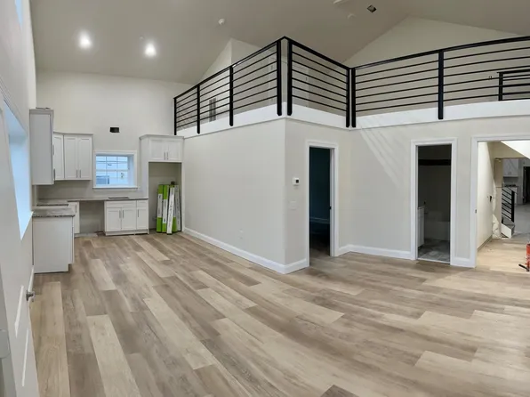 131 4th Ave #2, Collegeville, PA 19426