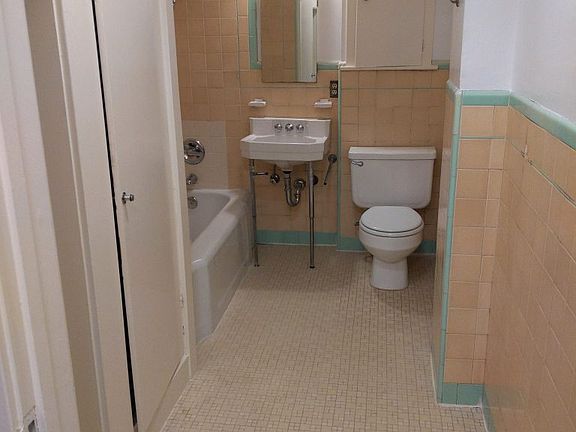 5th image of 1065 Bush St #B