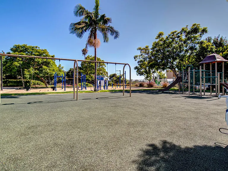 Admiral Hartman - Military Housing — Photo 17