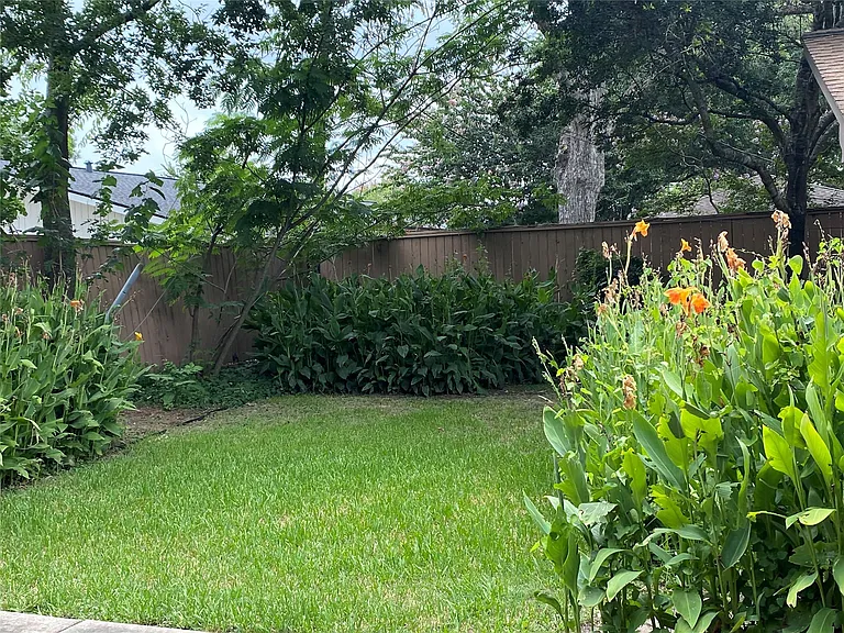 9614 Greenwillow St — Photo 26