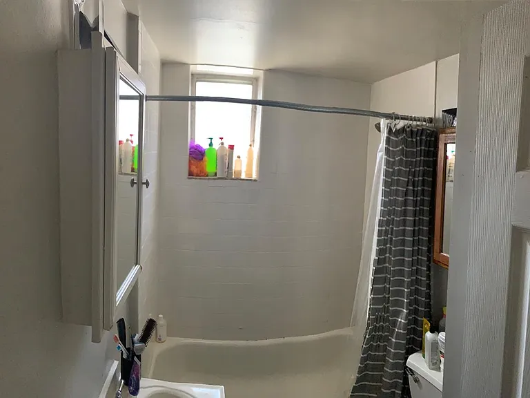 1539 Spring Garden St #3R — Photo 10
