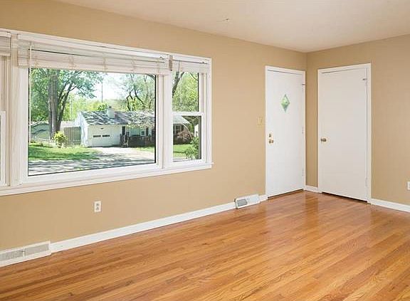 5th image of 7906 W 86th Ter