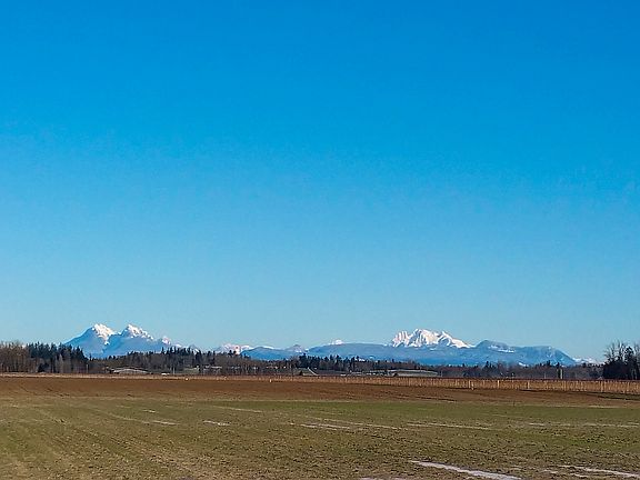 Up North private panoramic views of the Golden Ears peaks