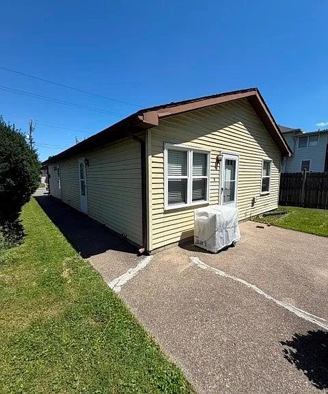 220 E Market St — Photo 2