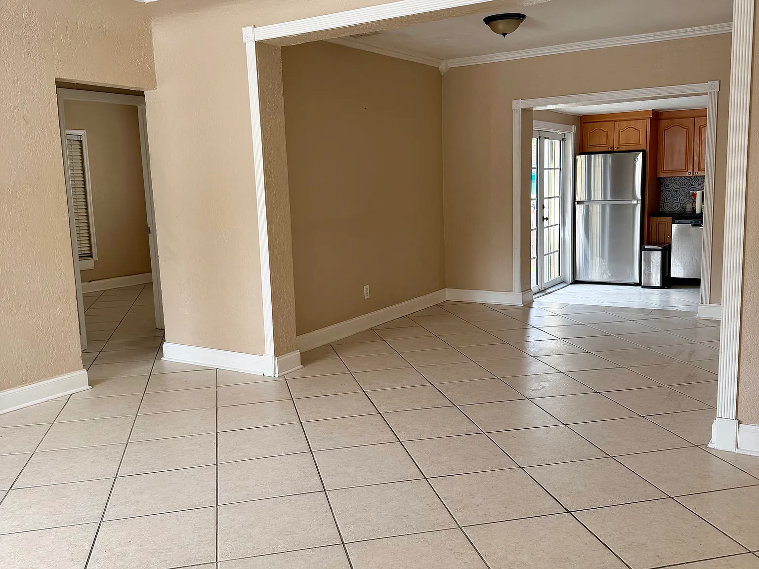 3 bed, 1200 sqft, $4,000 — Photo 3