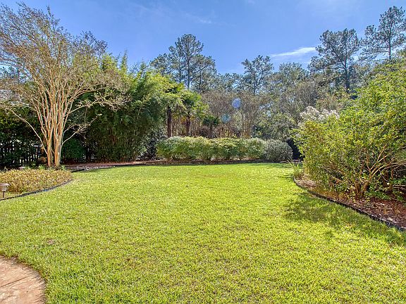4th image of 203 Silverwood Ln